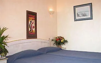 Szálloda La Garoupe-gardiole 3*